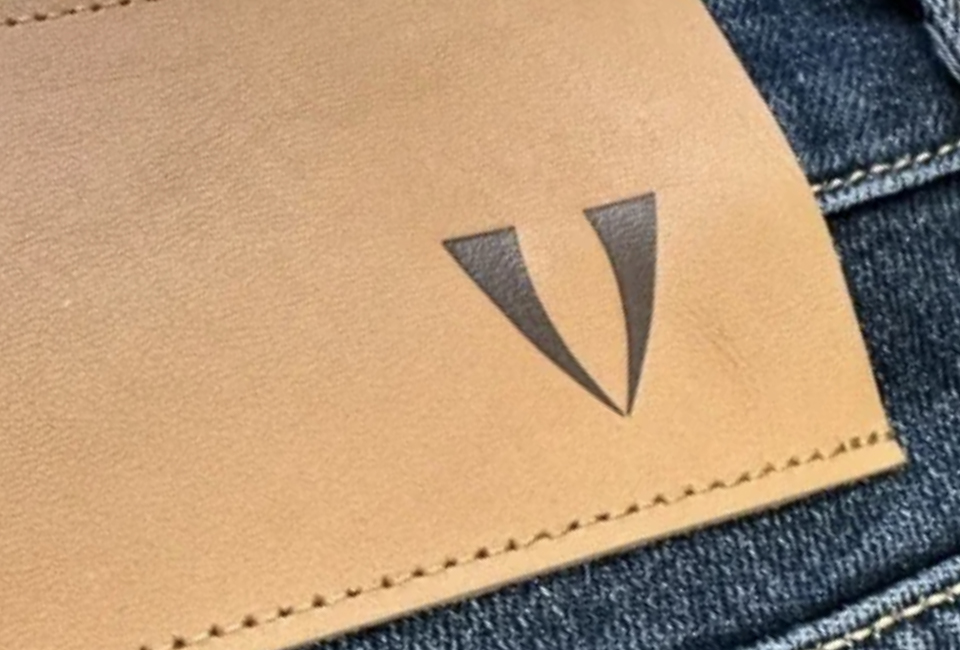 Victory_Leather_Tag_Detail_01