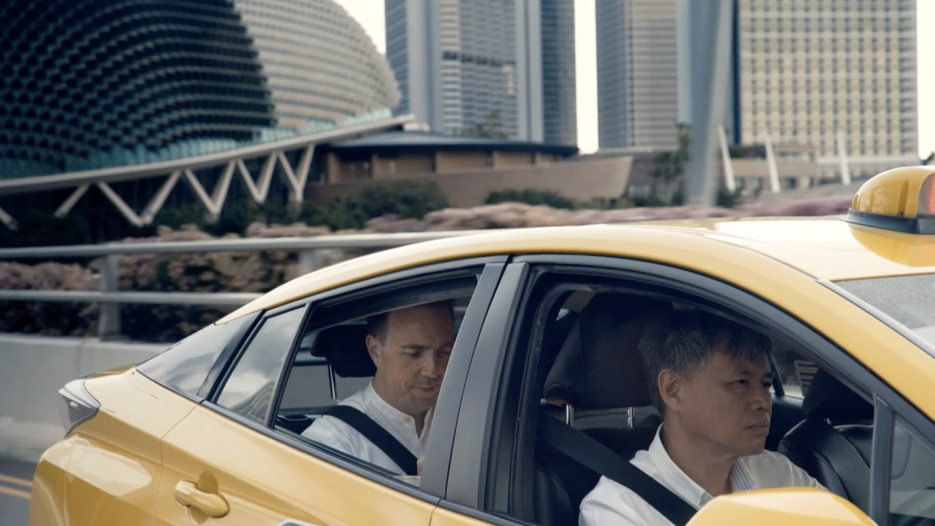 Visa_Airwallex_Thumbs_3